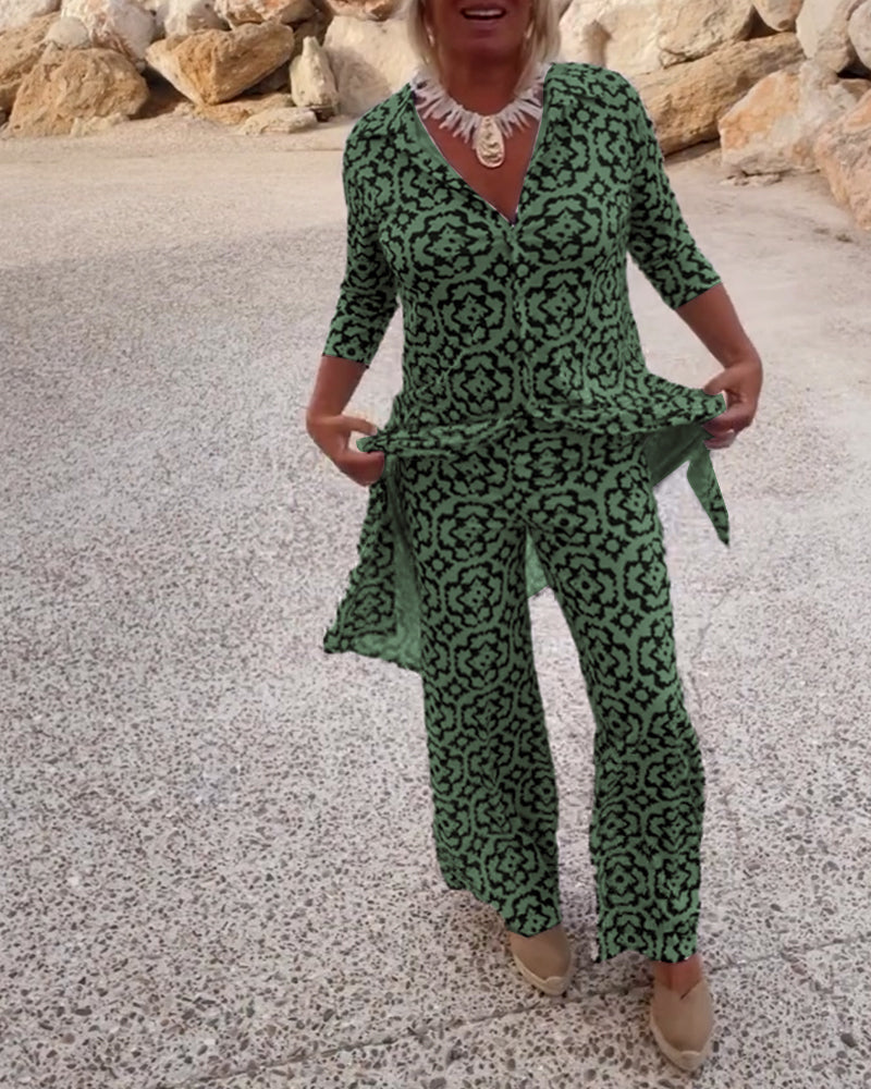 Vintage Printed Two-Piece Set with Lapel Collar and Button Details β Spring/Summer