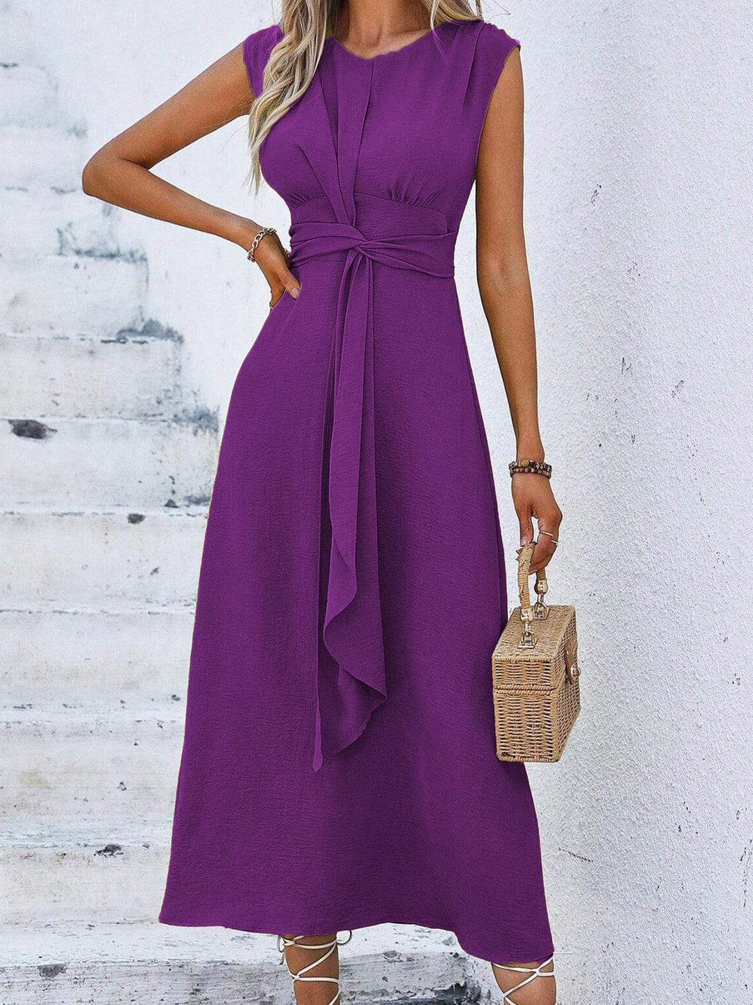 Eva™ | Timeless sleeveless midi dress with flattering waist tie