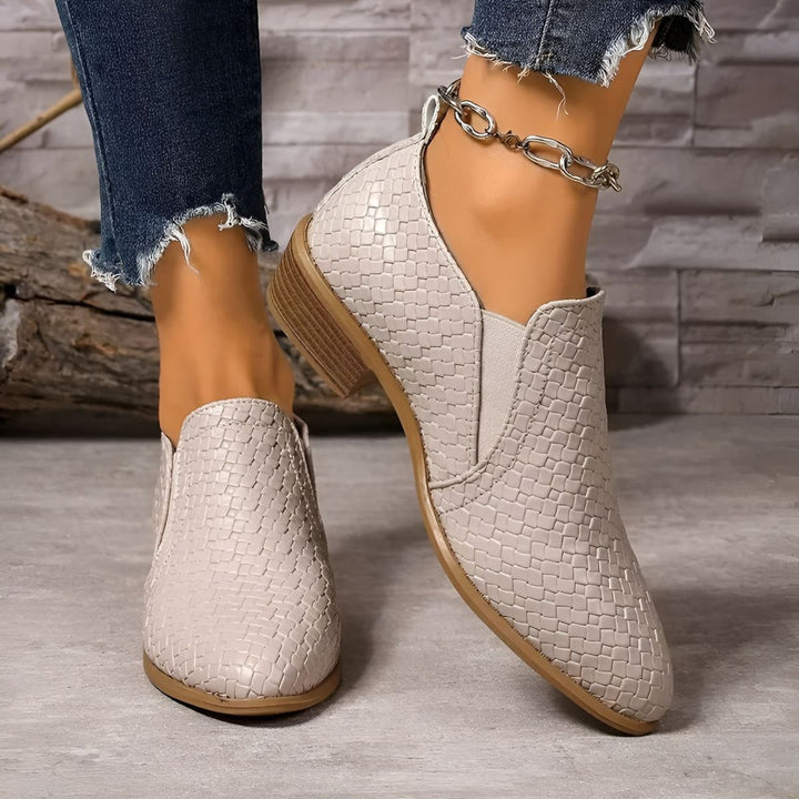 Alexia - Stylish and Cozy Oxford Shoes