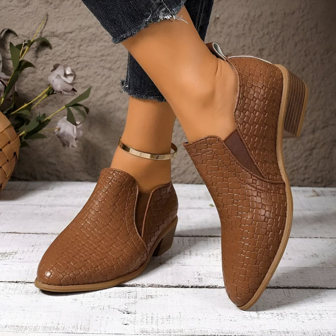 Alexia - Stylish and Cozy Oxford Shoes