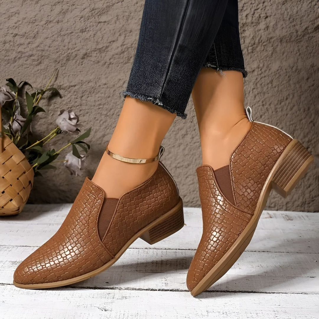 Alexia - Stylish and Cozy Oxford Shoes