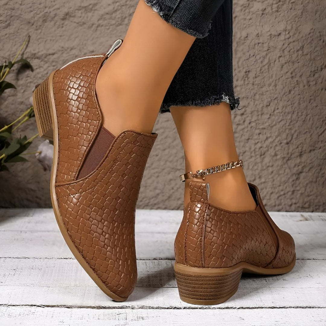 Alexia - Stylish and Cozy Oxford Shoes