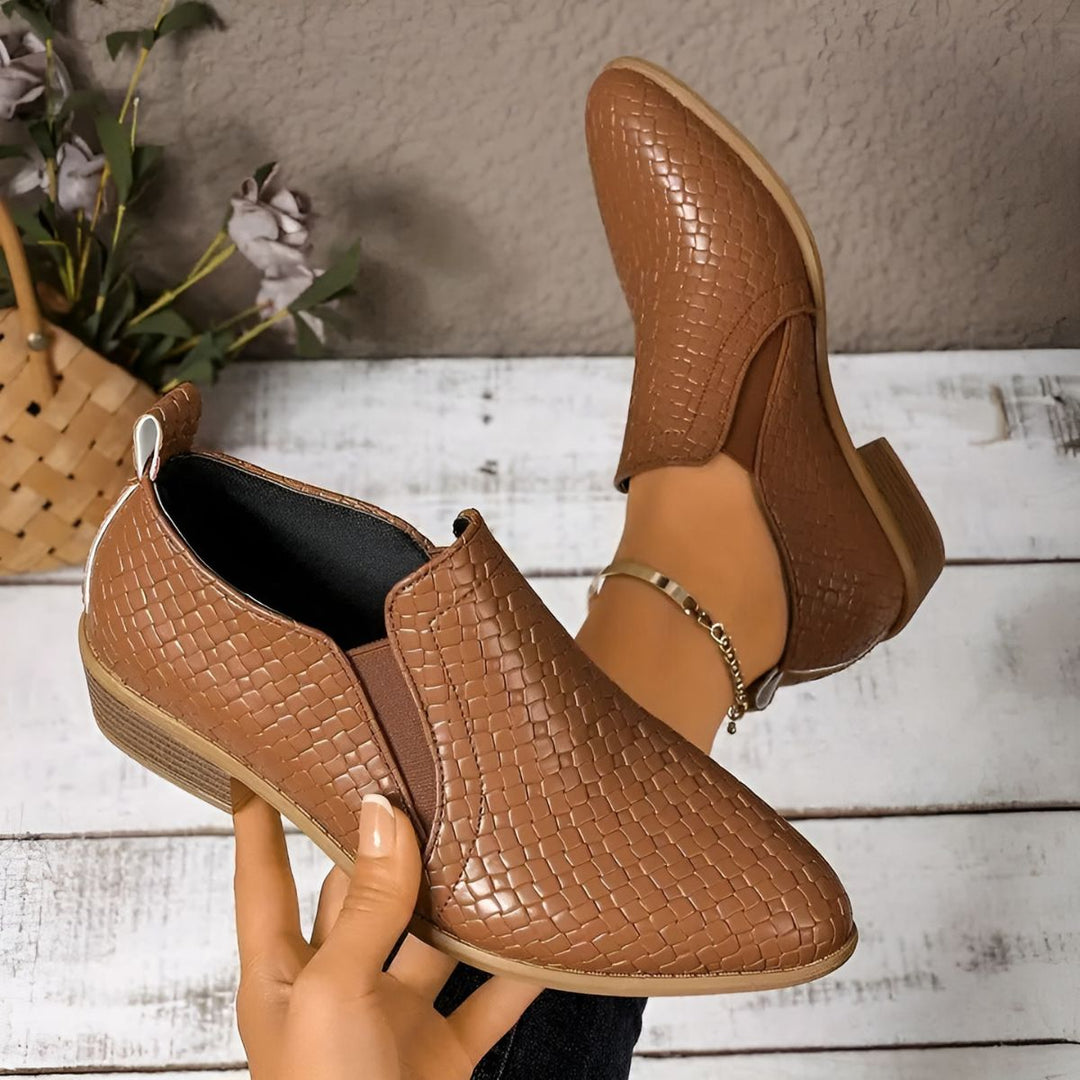 Alexia - Stylish and Cozy Oxford Shoes