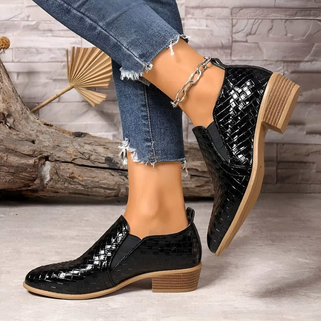 Alexia - Stylish and Cozy Oxford Shoes