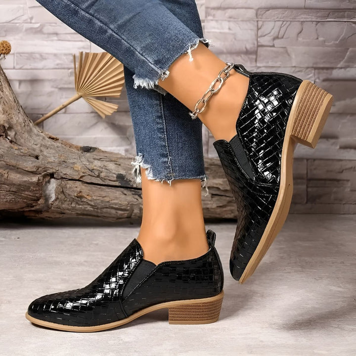 Alexia - Stylish and Cozy Oxford Shoes